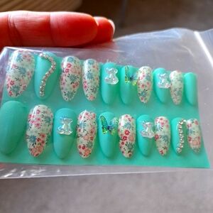 Medium Press-on Nails